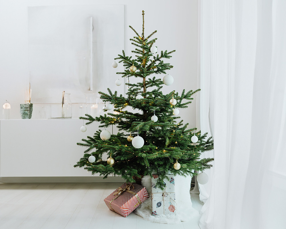 Ako moderne ozdobiť vianočný stromček?