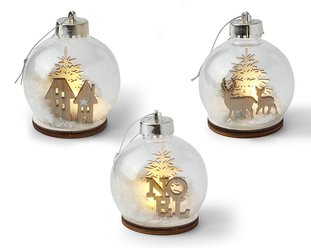 Módne jednofarebné biele a drevené ozdoby na vianočný stromček kúpite v Pepco