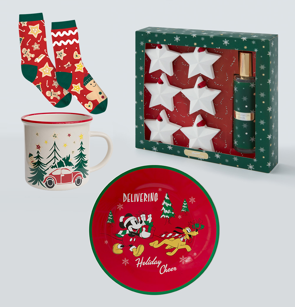 Vianočná súprava, vianočné ponožky a hrnčeky a riad s motívom Mickey Mouse, ktoré si môžete kúpiť v predajniach Pepco.
